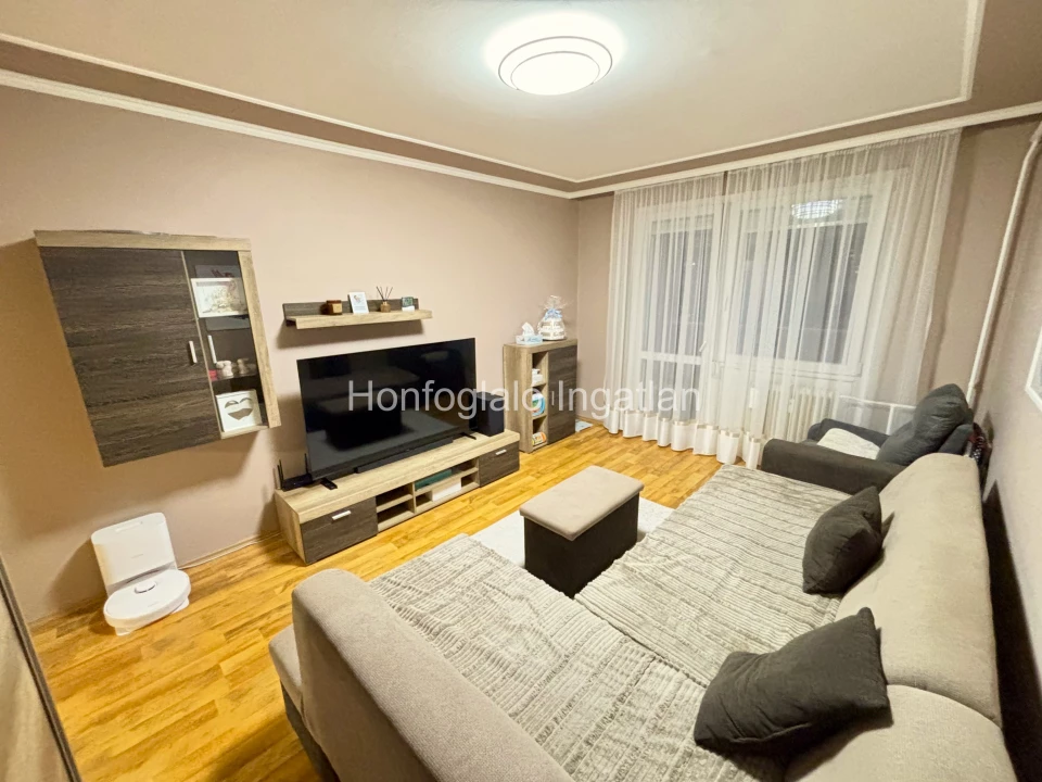 Eladó panellakás, Nyíregyháza