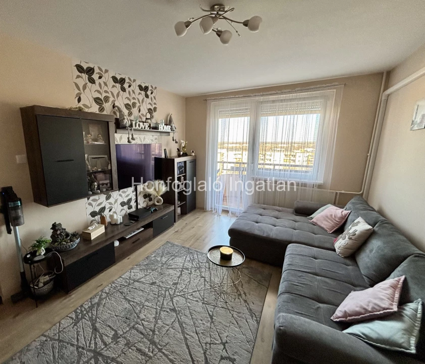 Eladó panellakás, Nyíregyháza