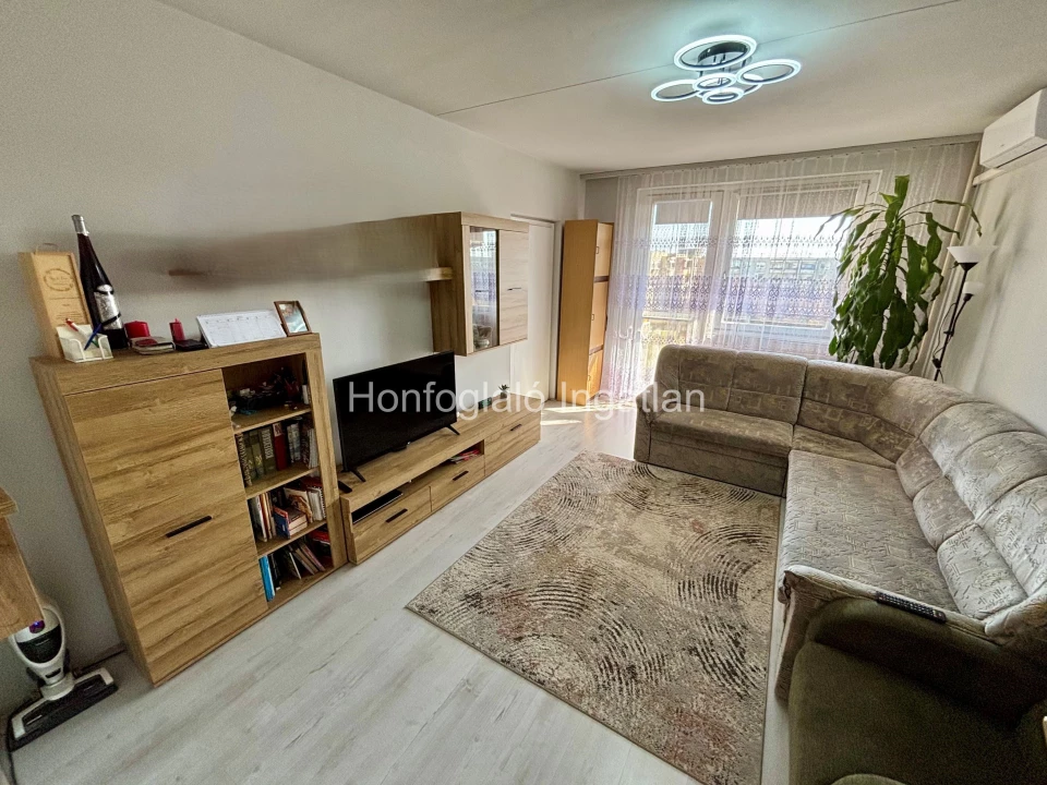 Eladó panellakás, Nyíregyháza