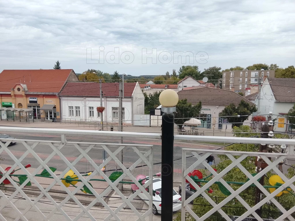 4 szintes családi ház 2 üzlethelyiséggel