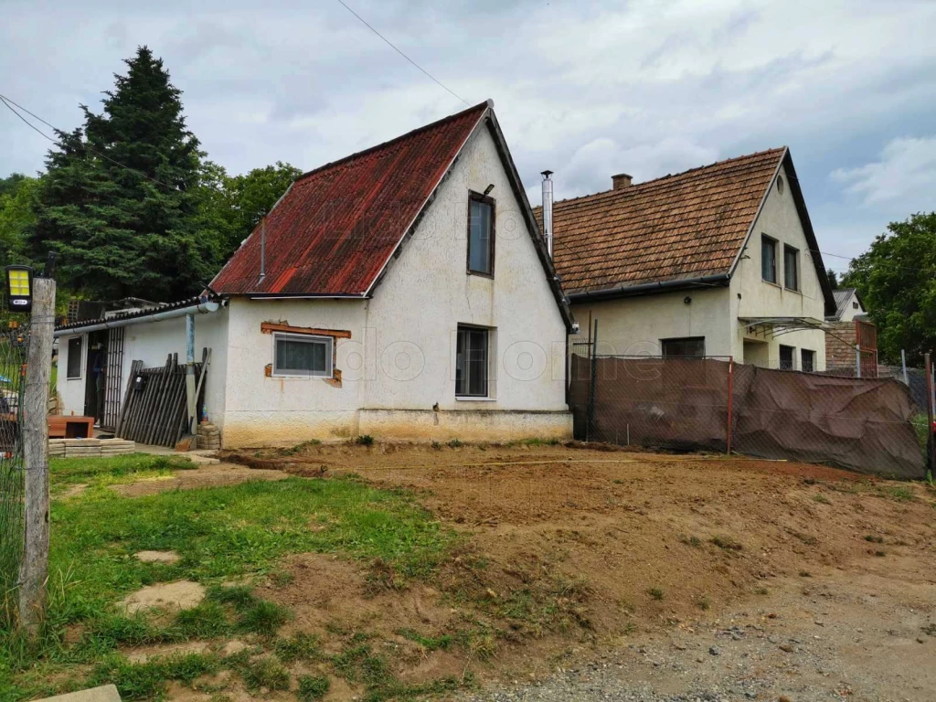 For sale closed garden, Héreg