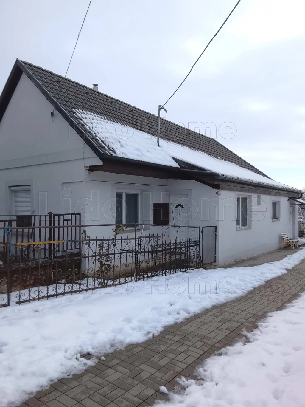 Eladó parasztház Száron – ritka lehetőség, kiváló alap saját otthon kialakításához