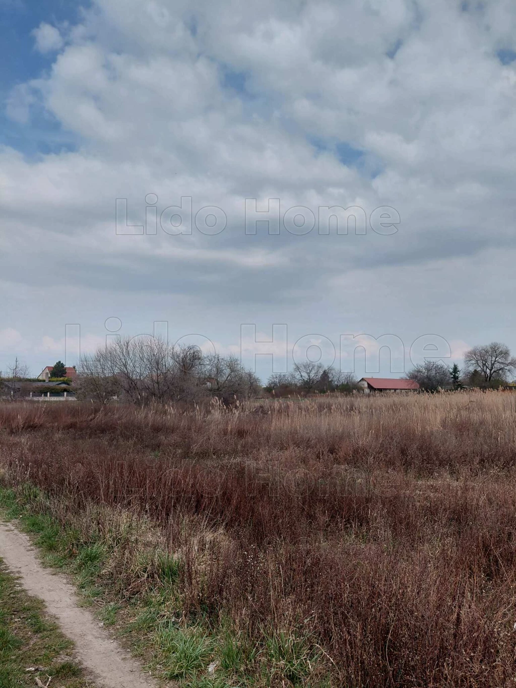 Belterületi építési telek Tatán – akár 6 telek kialakítási lehetőséggel!