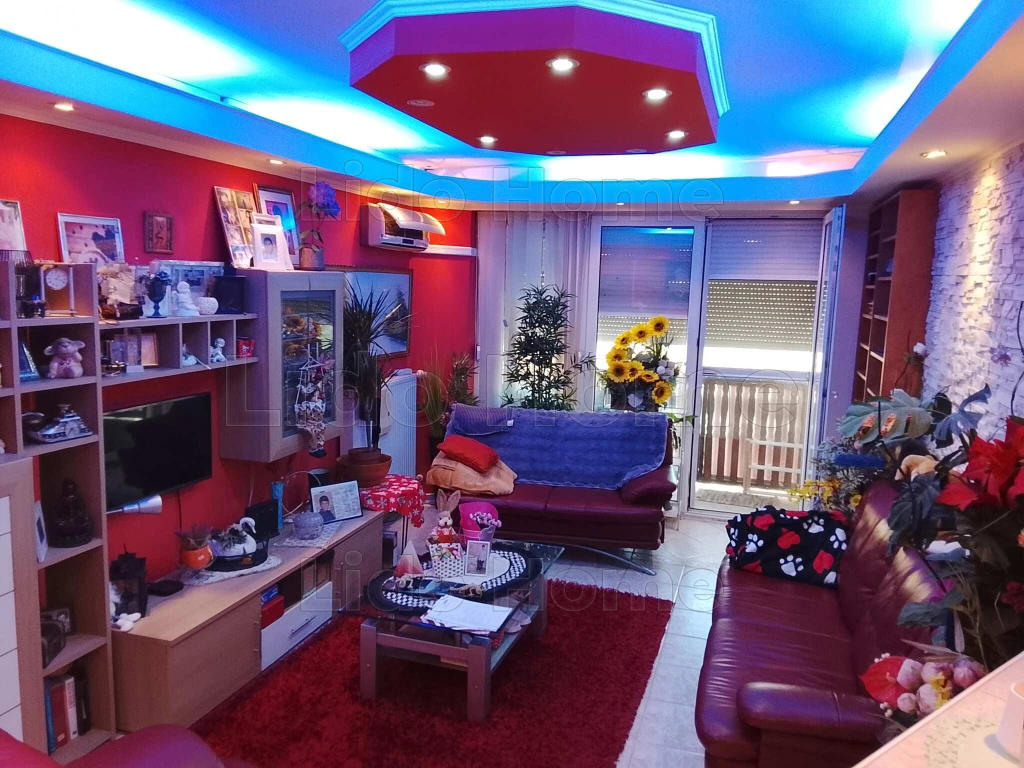 Felújított, fiatalos, 2 szobás lakás, 2. emelet, alacsony rezsi!