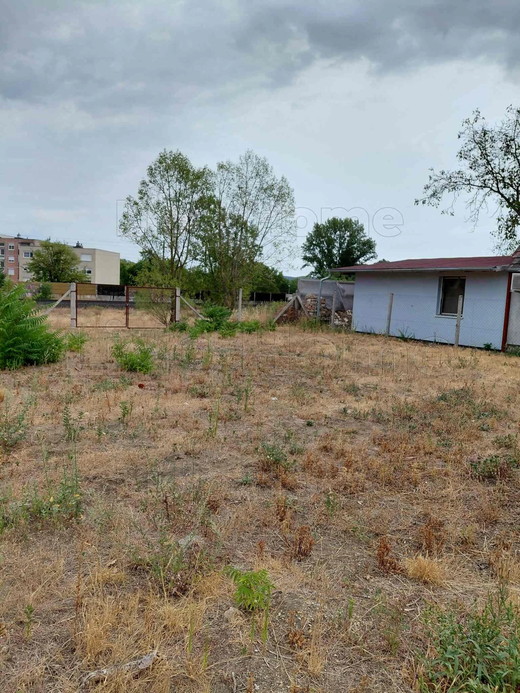 ÉPÍTÉSI TELEK TATABÁNYA-BÁNHIDÁN – 700 M², KIVÁLÓ LOKÁCIÓVAL