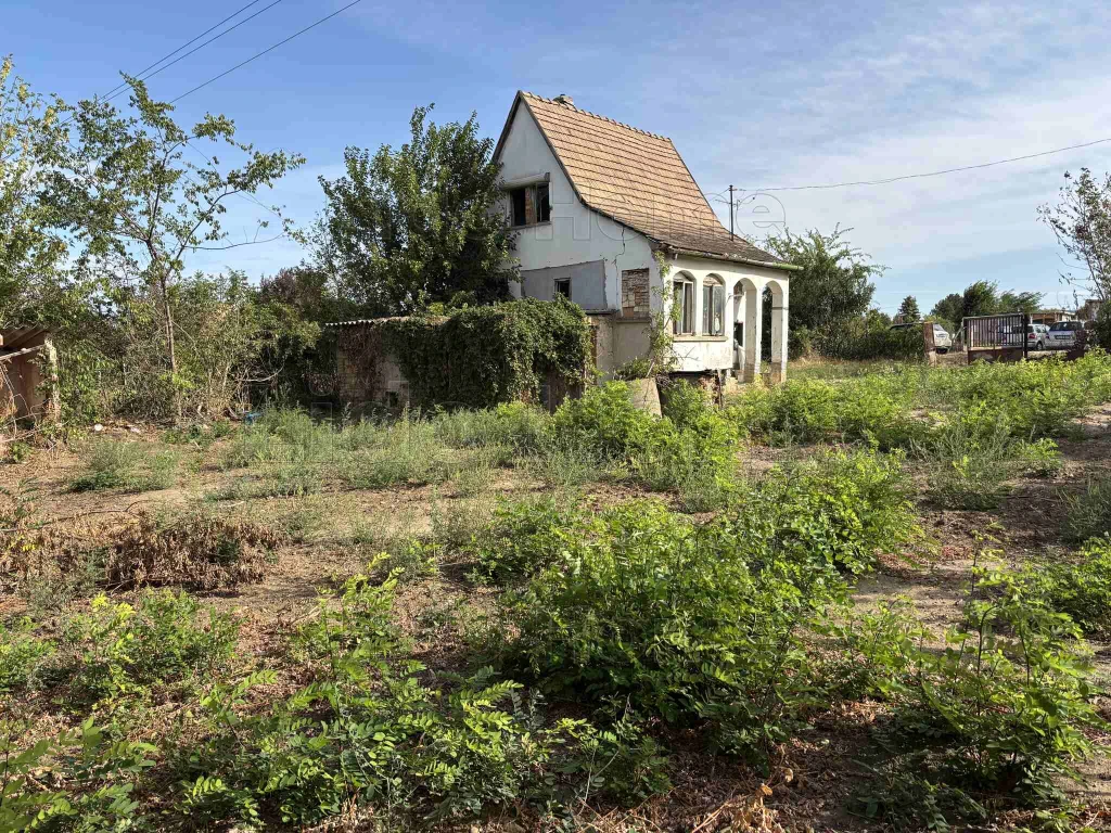 Tata, Újhegy – 1345 m²-es zártkerti ingatlan gazdasági épülettel