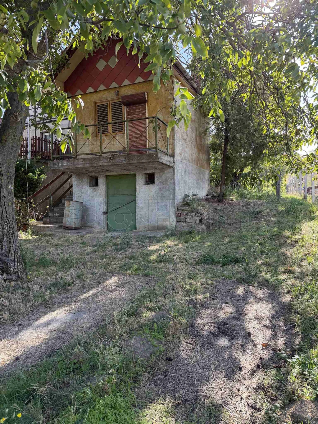 Eladó zártkerti gazdasági épület - Mór, csókakői dűlő