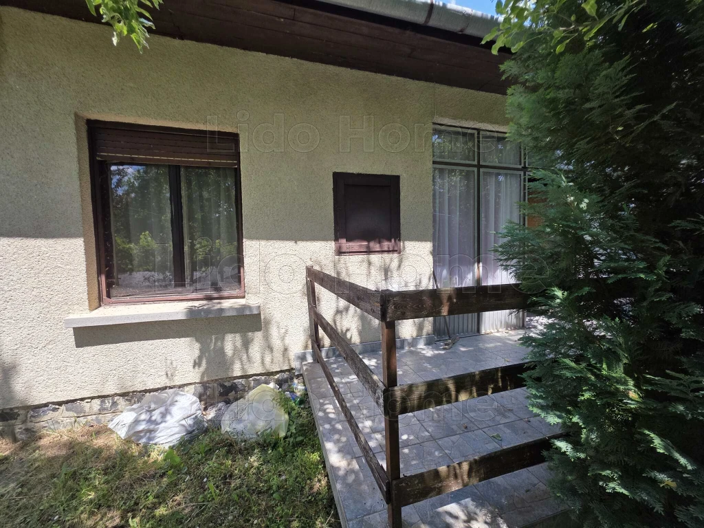 KIVÁLÓ ELHELYEZKEDÉSŰ NYARALÓ BALATONKERESZTÚRON