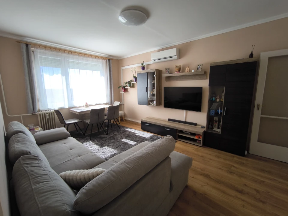 Eladó panellakás, Debrecen