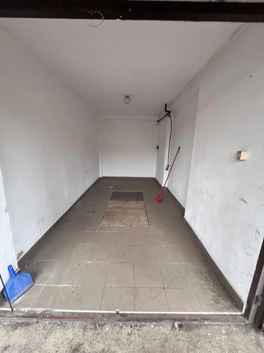 Eladó egyedi garázs, Debrecen