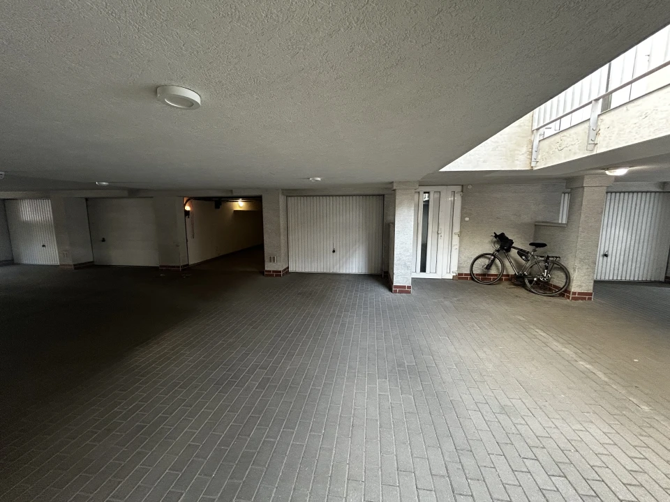 Kiadó egyedi garázs, Szeged