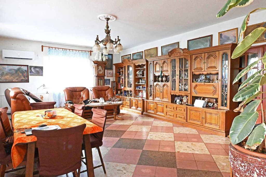 c3-1-name c2-1-name, Gyál, Nincs megadva