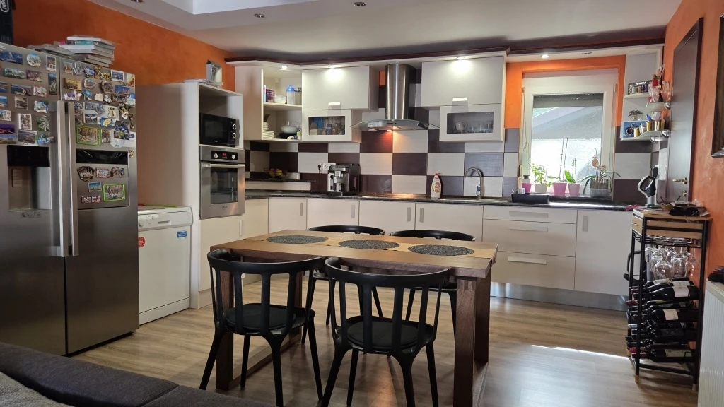 c3-1-name c2-1-name, Szigetbecse, Honvéd utca