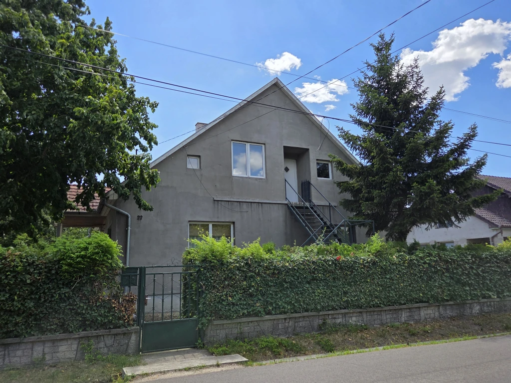 200 m2 ház eladó Tasson, szinte ingyen