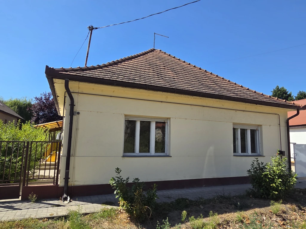 KISKUNLACHÁZÁN a SPAR közelében 105 m2-es ház eladó