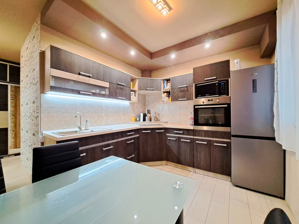 Eladó panellakás, Debrecen