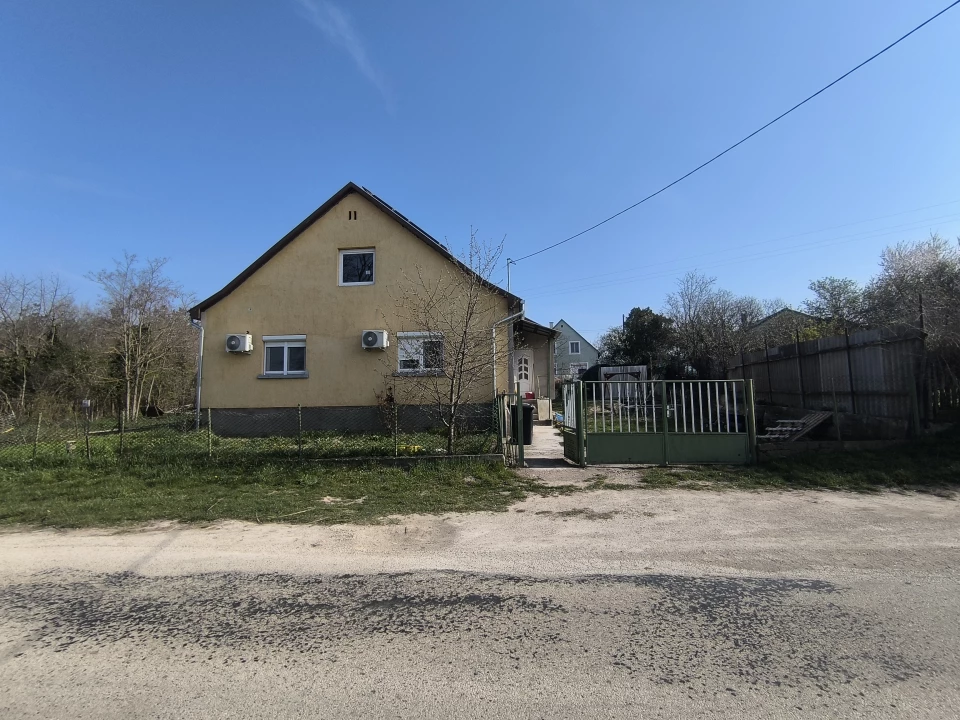 Eladó családi ház, Zánka