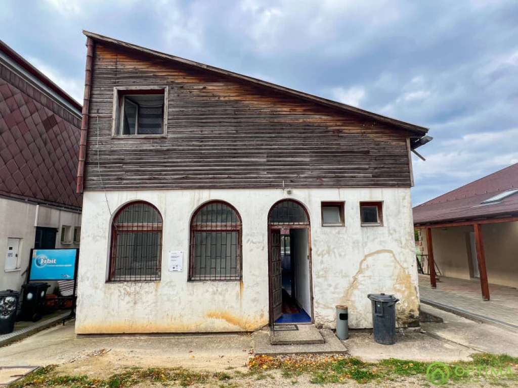 Eladó üzlet, Hévíz