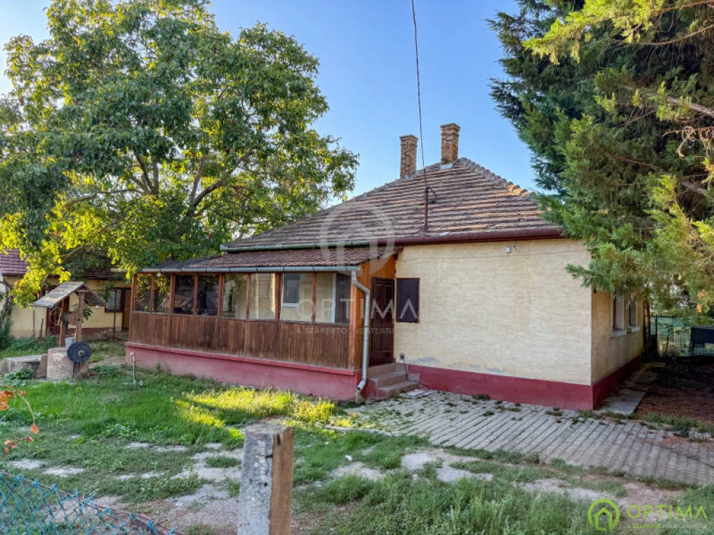 NAGY TERASZOS CSALÁDI HÁZ