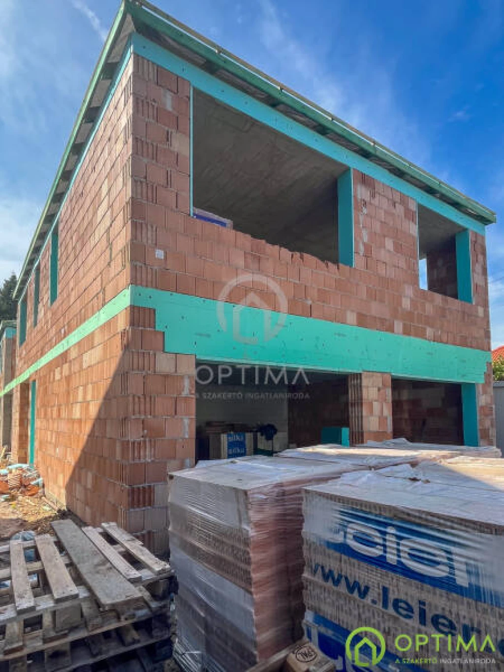 MODERN DUPLAKOMFORTOS OTTHON NAGY TERASSZAL