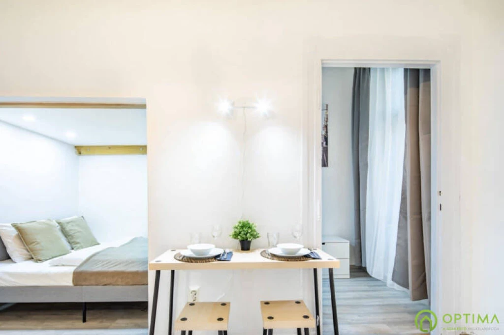 FELÚJÍTOTT GARZON A CORVIN NEGYEDNÉL