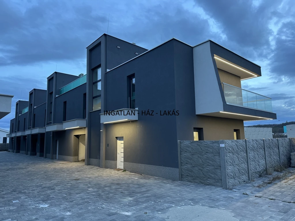 c3-1-name c2-82-name, Mogyoród