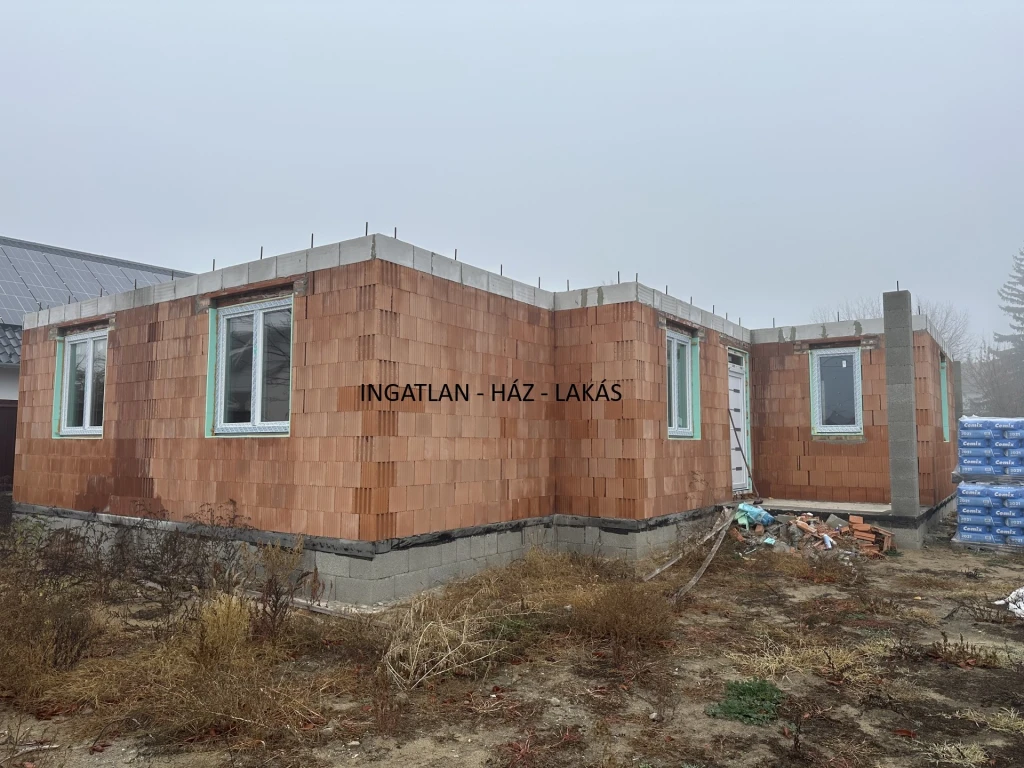 c3-1-name c2-1-name, Erdőkertes