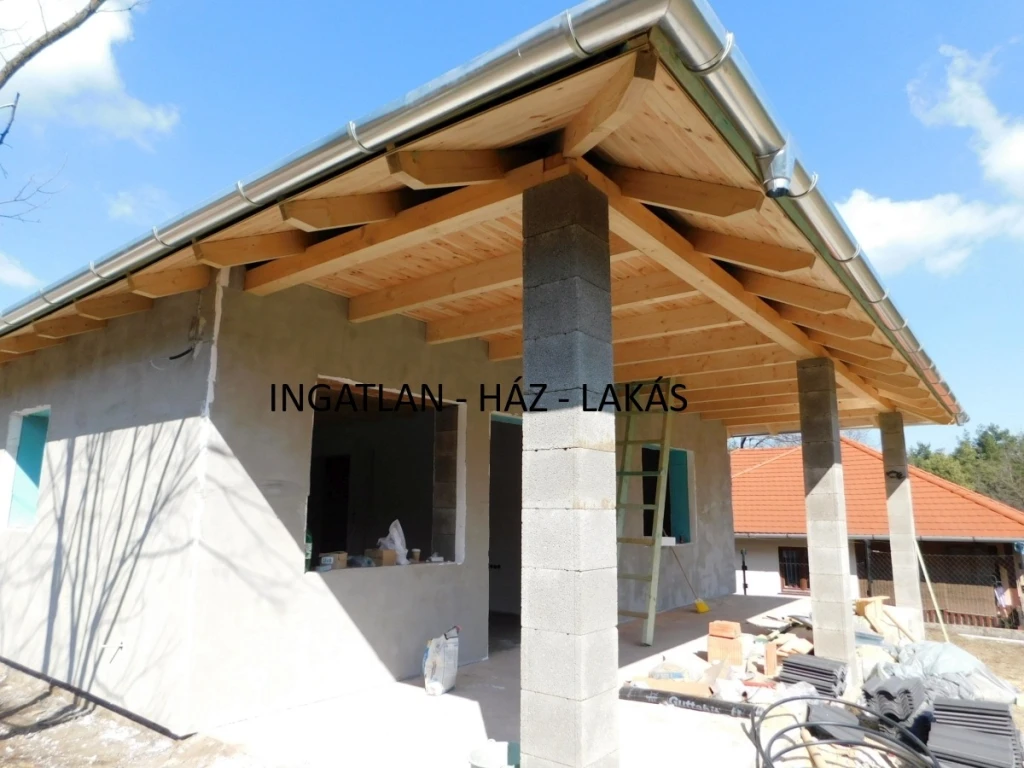 c3-1-name c2-1-name, Erdőkertes