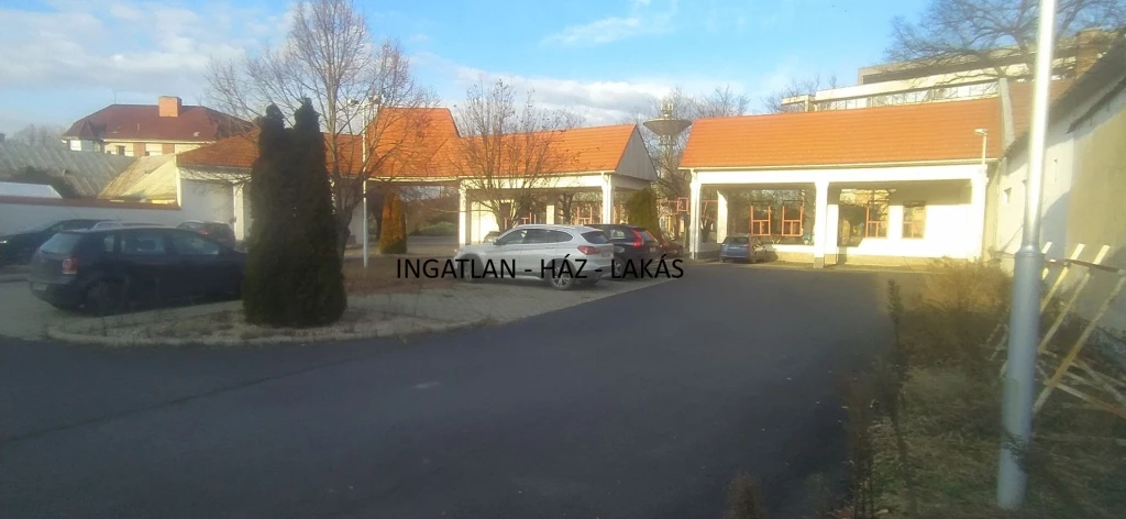 Eladó Üzlethelyiség, Gyula 350.000.000 Ft