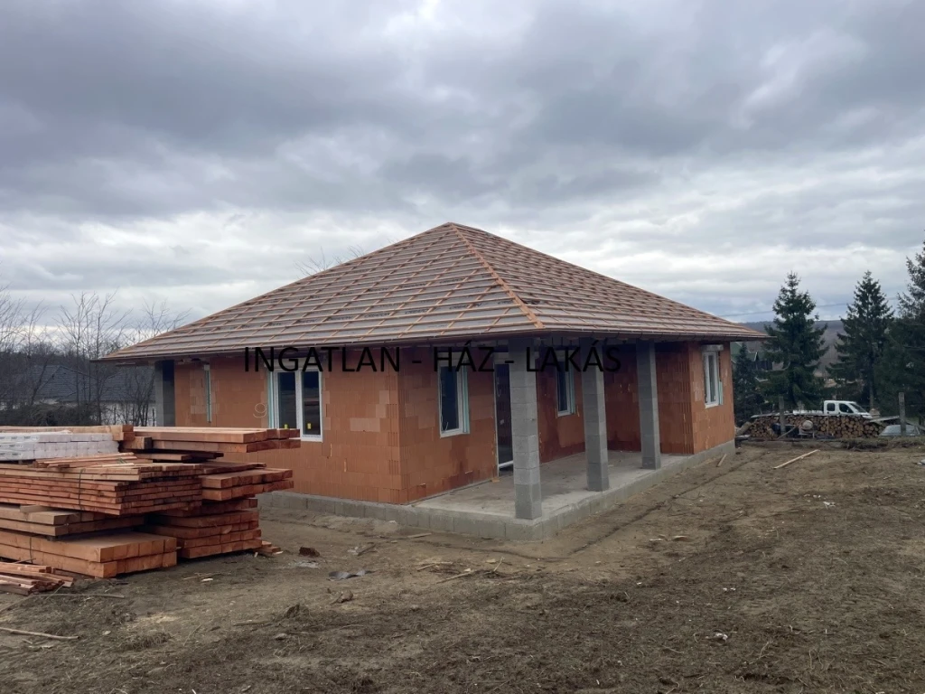 c3-1-name c2-1-name, Erdőkertes