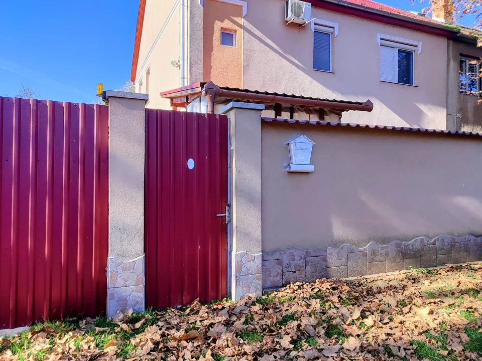 Eladó téglalakás, Kemecse