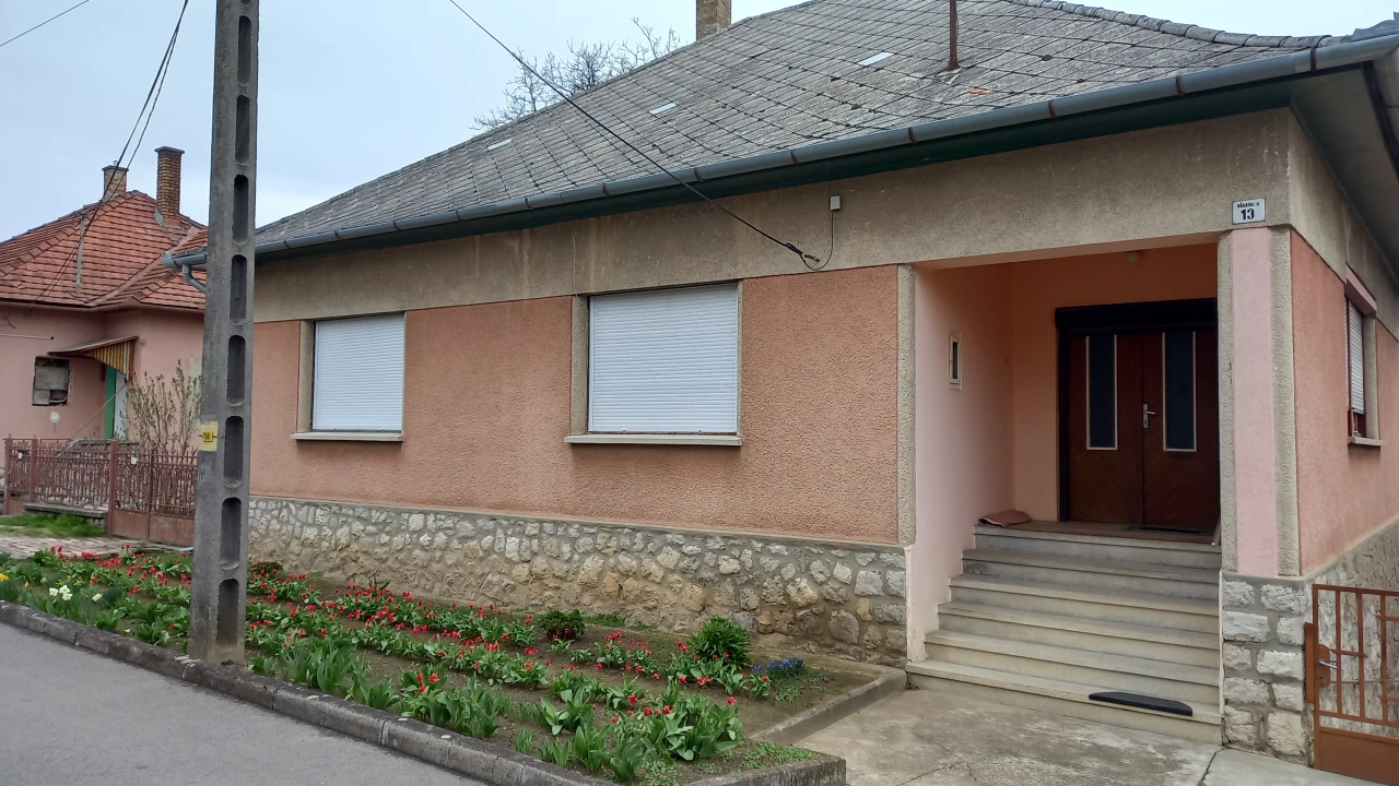 Eladó családi ház, Bonyhád