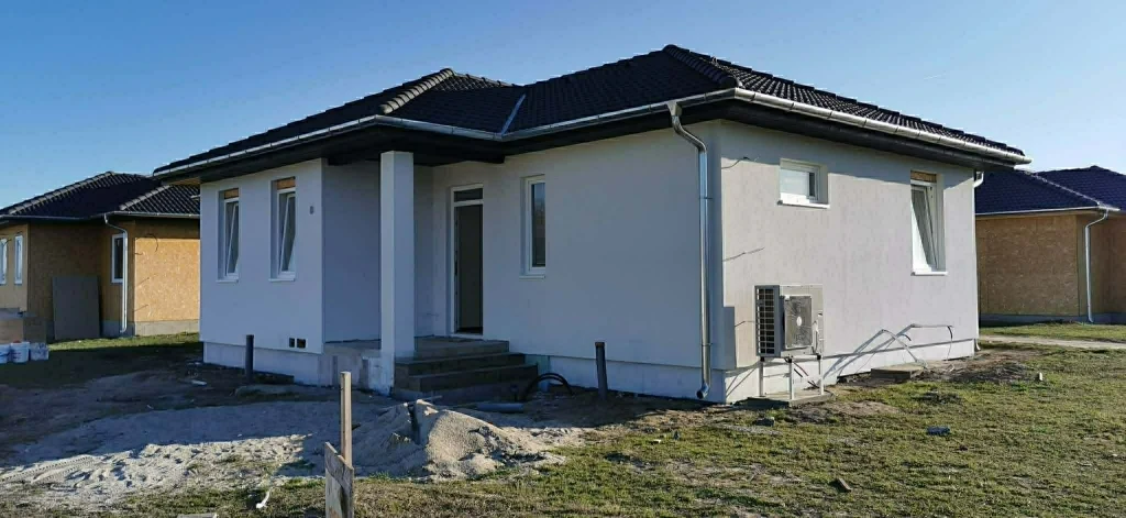 Eladó könnyűszerkezetes építésű családi ház, Kecskemét, 86.9 M Ft, 95 m<sup>2</sup>