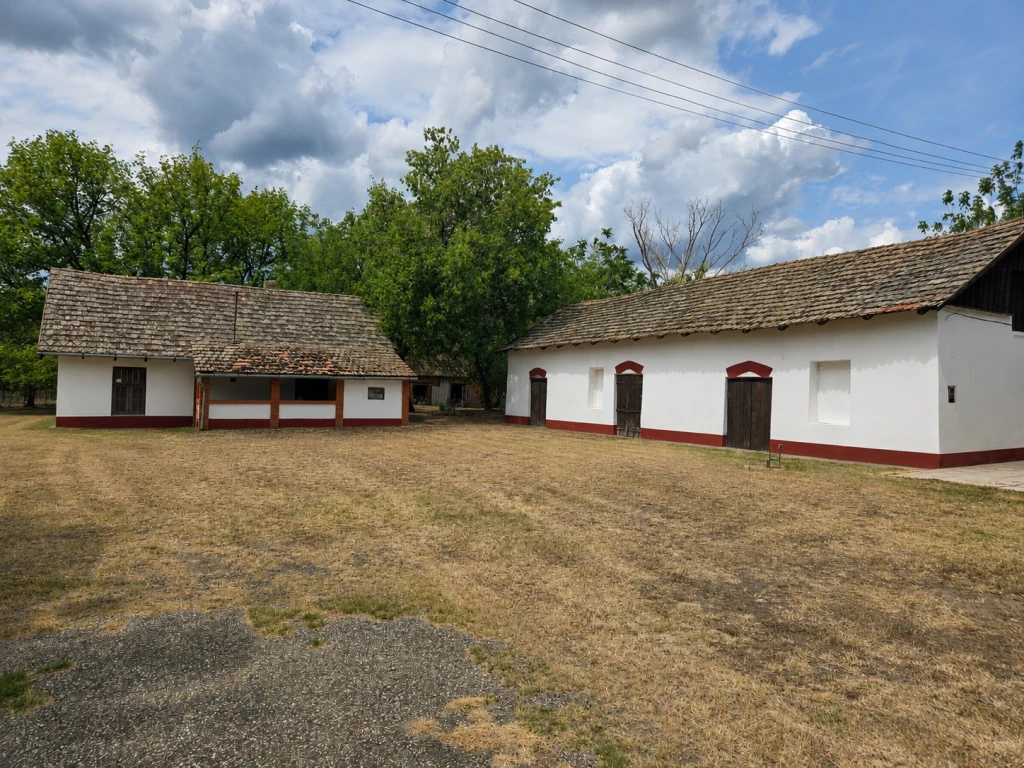 Eladó Borászat Bokroson