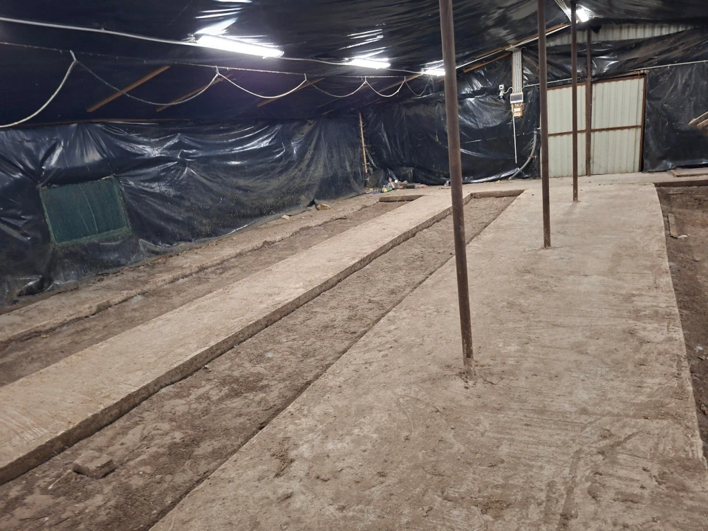 300 m2-es raktár külterületi telekkel eladó