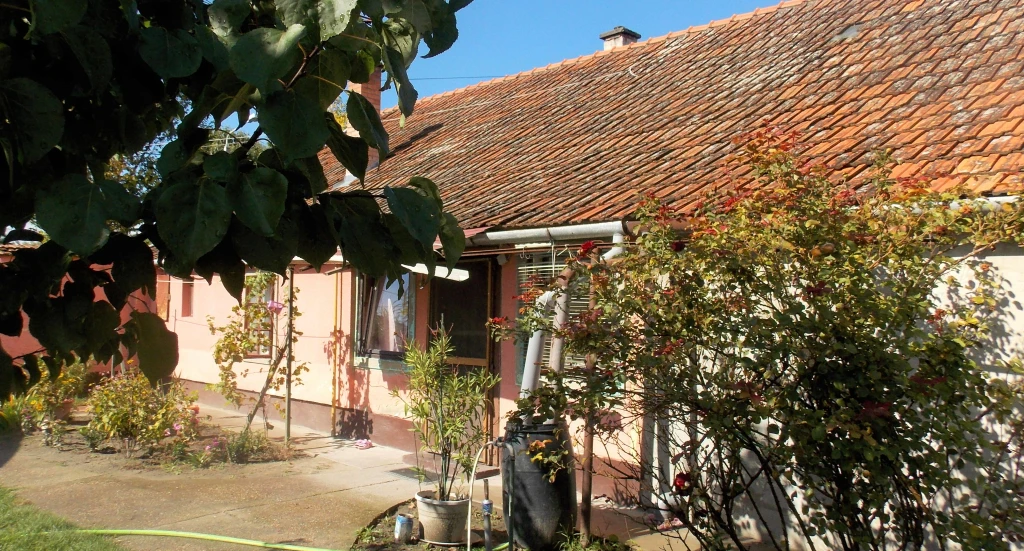 Összközműves családi ház eladó