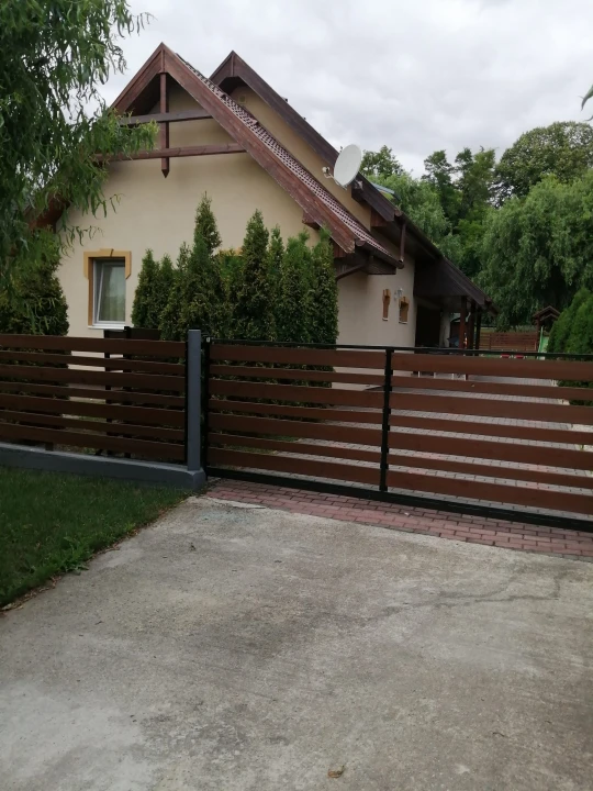 Eladó hétvégi ház, Balatonkenese
