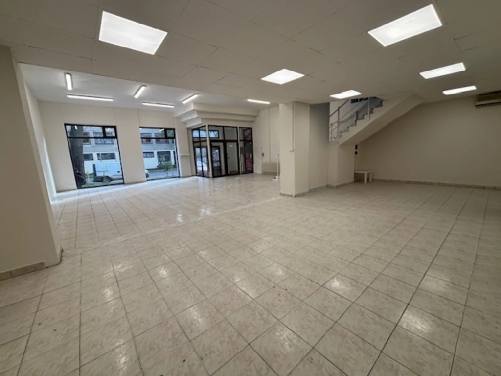 Kiadó 380 m2 üzlethelyiség, Debrecen