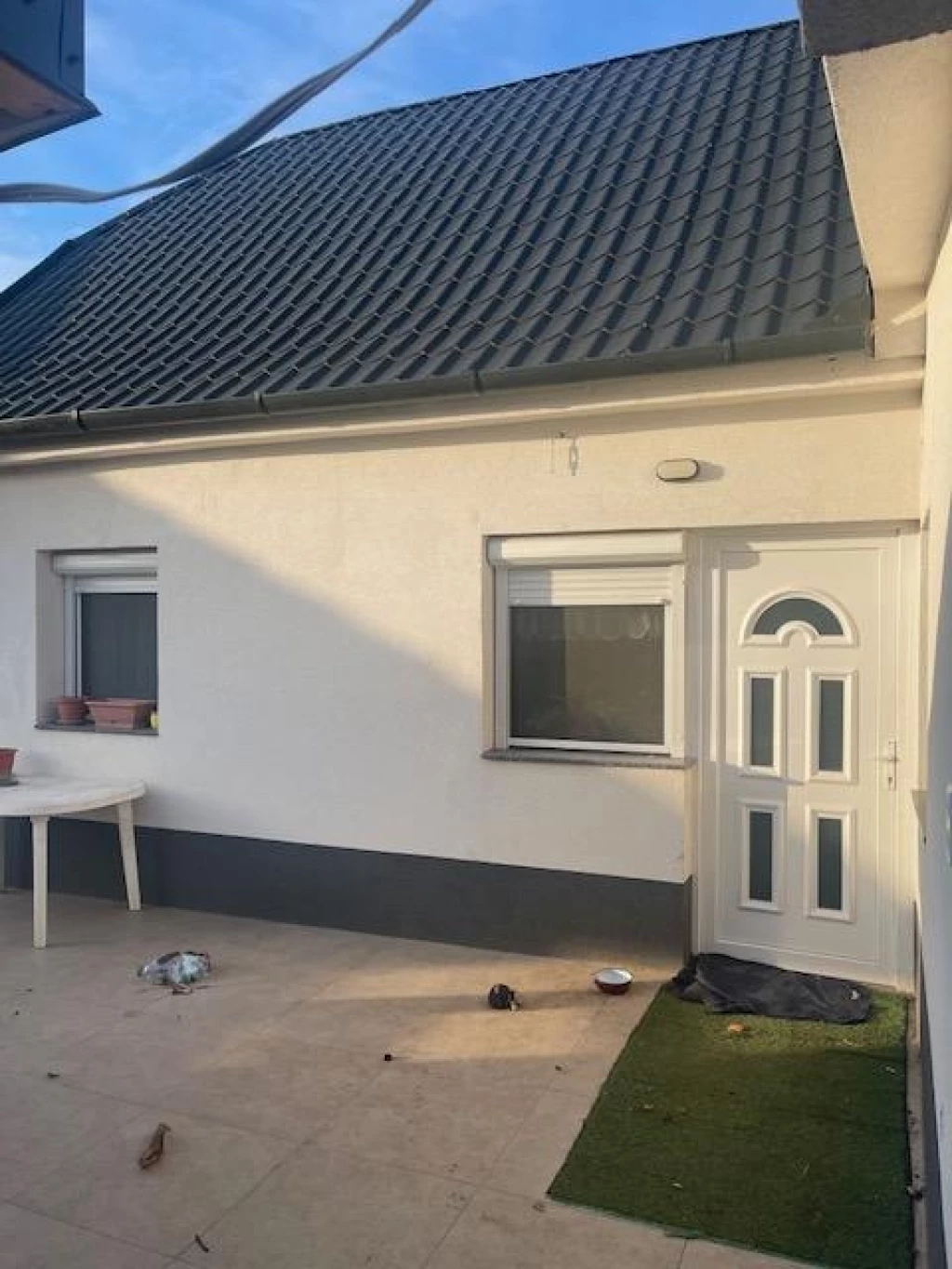 Mikepércsen szépen felújított nappali+ 3 szobás földszintes családi ház eladó!!