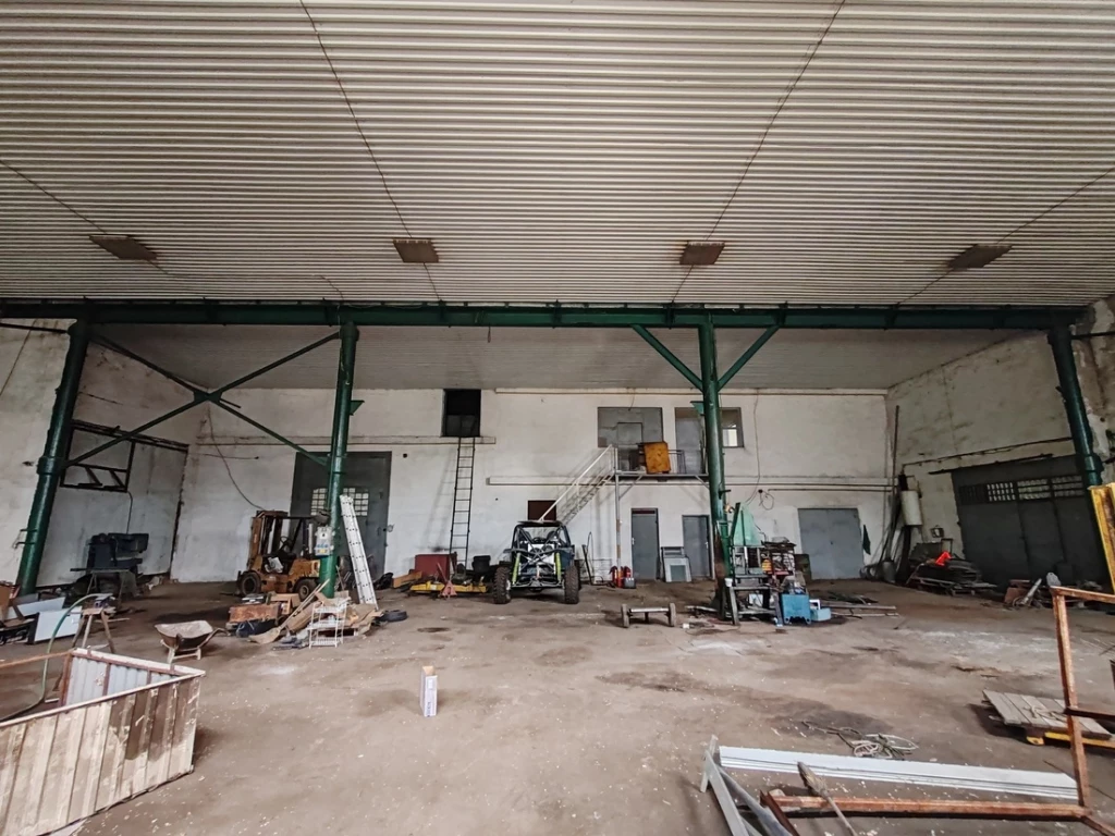 Mezőgazdasági gépek, Autó, motor karosszéria szerviznek kiválóan alkalmas.