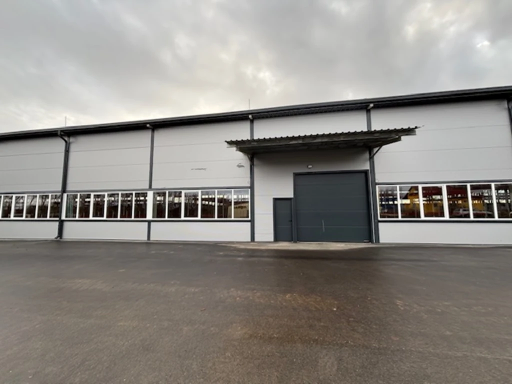 Eladó logisztikai raktárcsarnok!