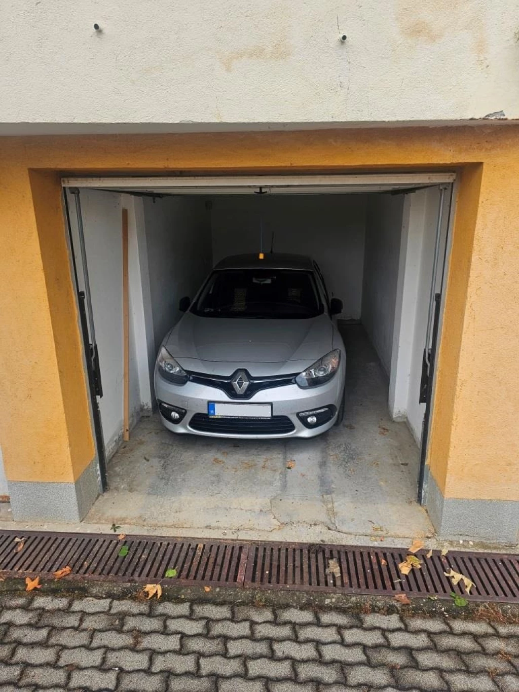 Eladó önálló garázs a belvárosban!