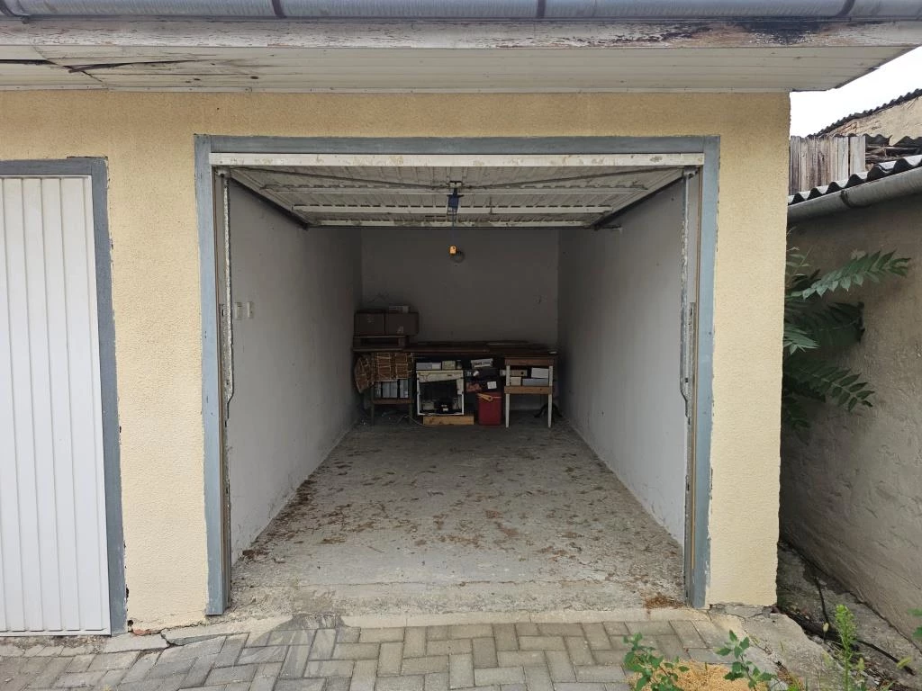 Eladó önálló garázs a belvárosban!