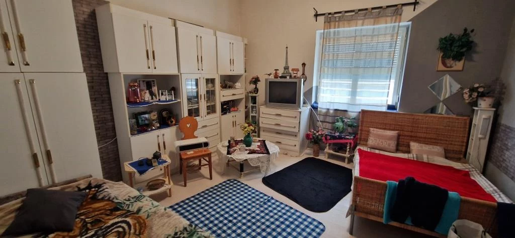 Eladó jó állapotú lakás nagy terasszal!