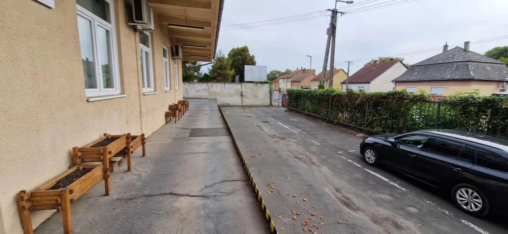 Kiadó raktár és iroda!