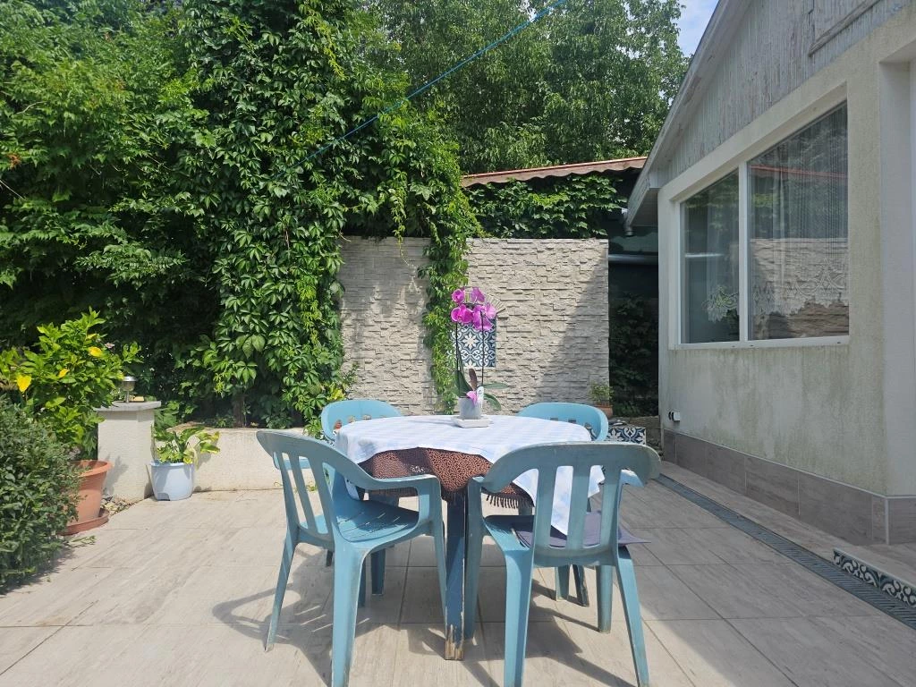 Eladó családi ház és szálláshely Igalban!