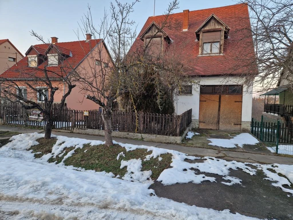 Eladó családi ház garázzsal Kaposváron!