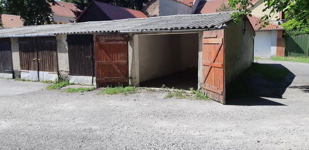 Eladó önálló garázs a belvárosban!