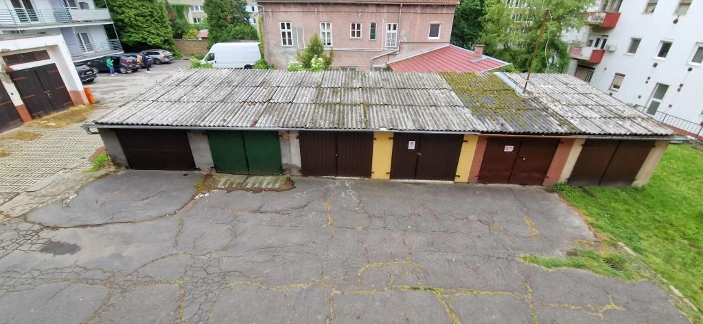 Eladó önálló garázs az Iskola közben!