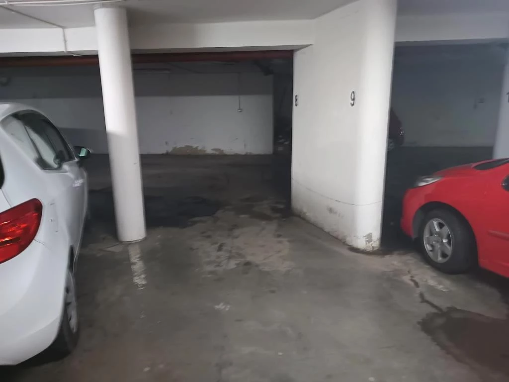 Eladó belvárosi teremgarázsban hely!